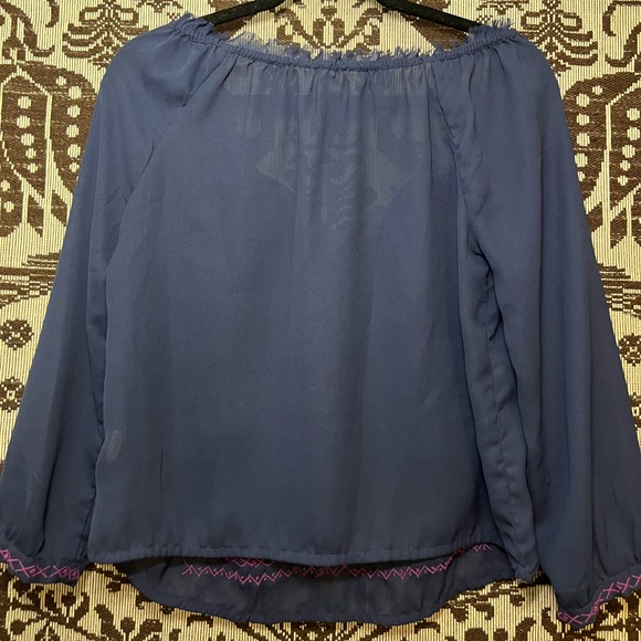 Detailed sheer blouse - Picture 3 of 3